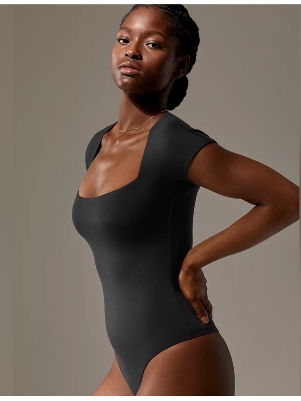 Babaton Contour Straight Neck Bodysuit
Black Aritzia Medium